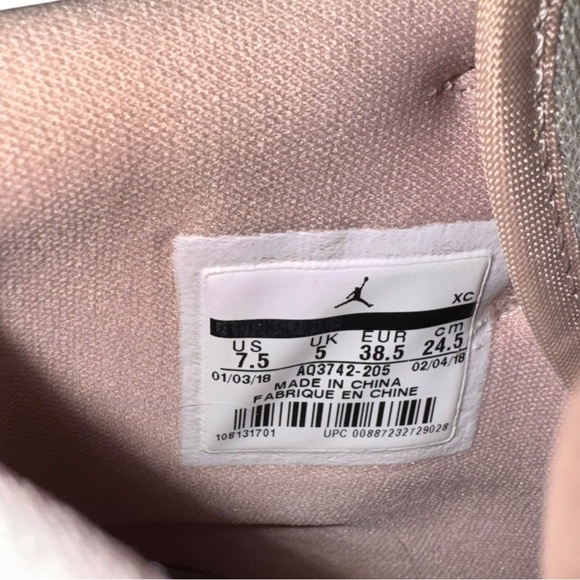 Air Jordan 1 Women's High Zip Particle Beige – US 7.5 – Luxe Streetwear Icon - Picture 9 of 14